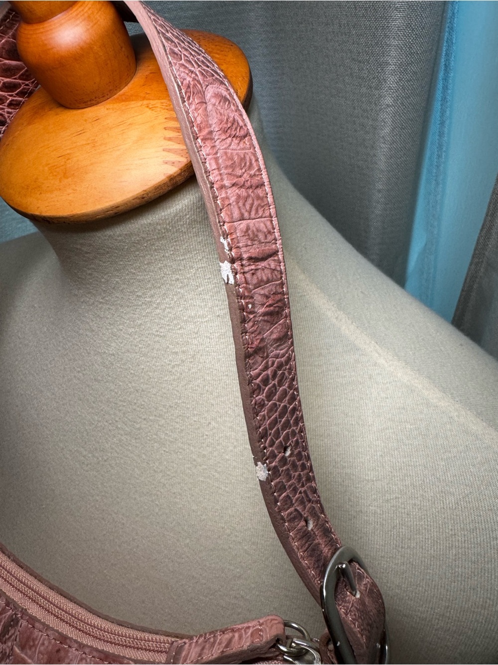 Wilson’s Leather Pink Croc-Embossed Shoulder Bag Set - Women's Fashion - Picture 8 of 8